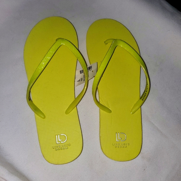 Live Love Dreams T- Strap Flip Flops - (Sz 8) - Picture 1 of 3